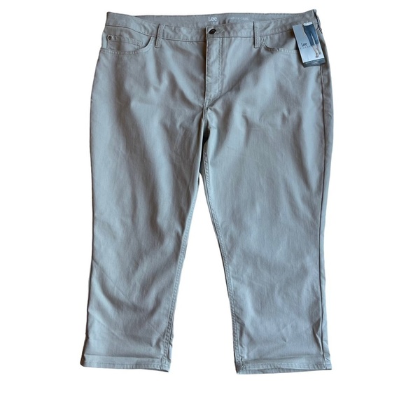 LEE Women’s size 22 Midrise Regular Fit Capri Pants Silver Cloud Tan NWT - Picture 1 of 8